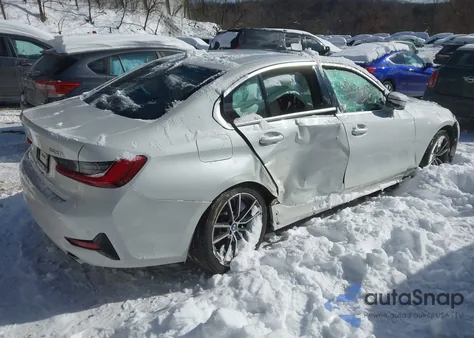 2021 BMW 330I xDrive z USA, uszkodzony, nr VIN 3MW5R7J01M8B78365